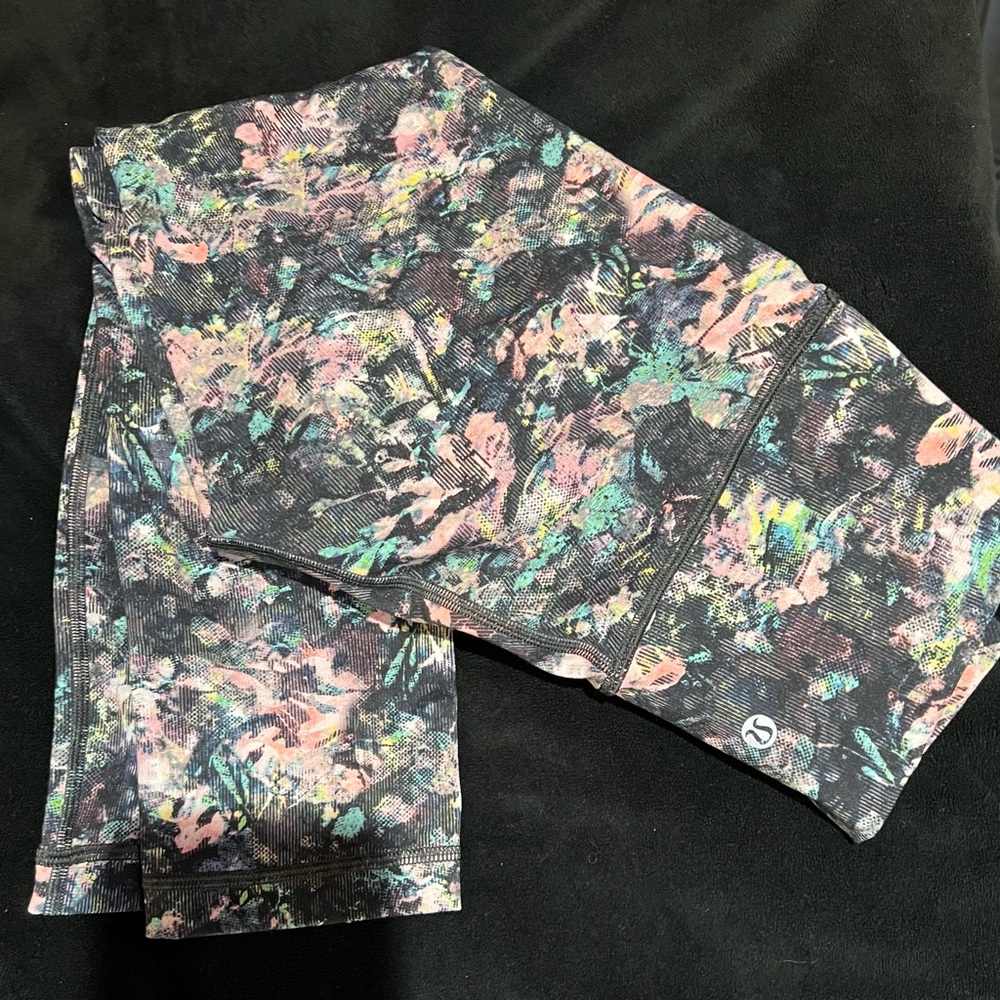 Multicolored size 2 Lululemon multicolored capri length pant